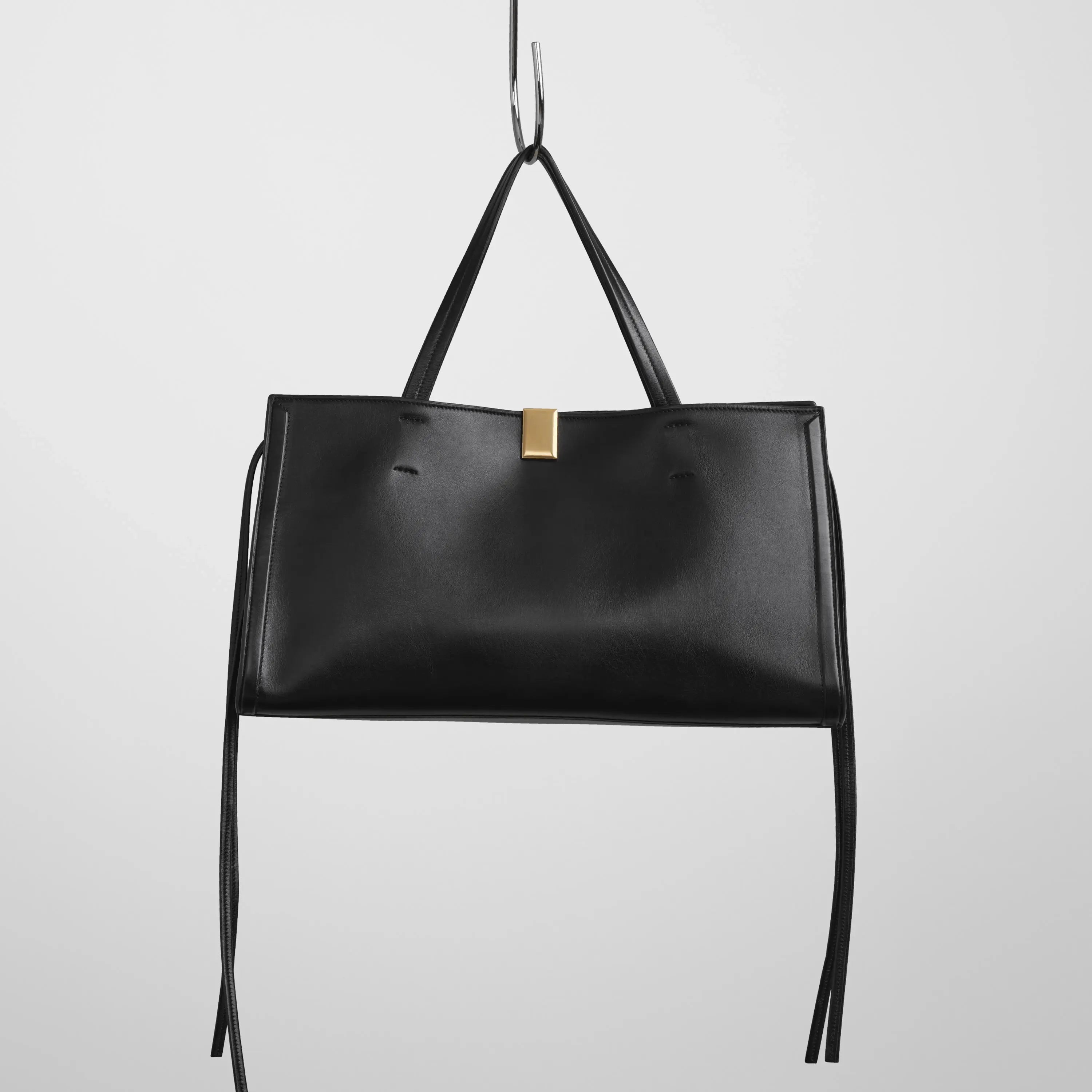 LEATHER MEDIUM POUCH BLACK W/GOLD LEATHER MEDIUM POUCH BLACK W/GOLD