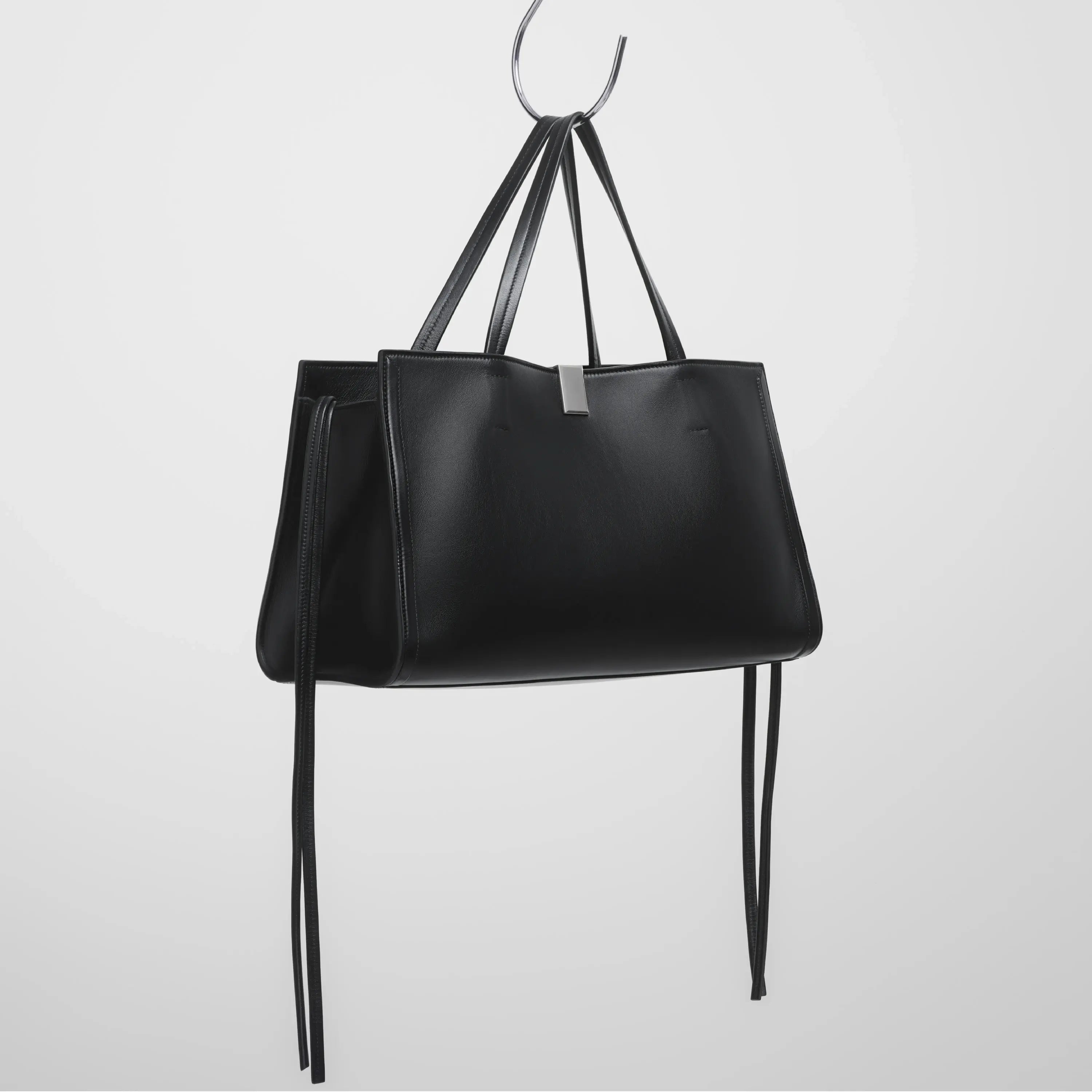 PHOEBE PHILO スモールキットカバ ブラックレザー トートバッグ PHOEBE PHILO | SMALL KIT CABAS | BLACK LEATHER WITH SILVER