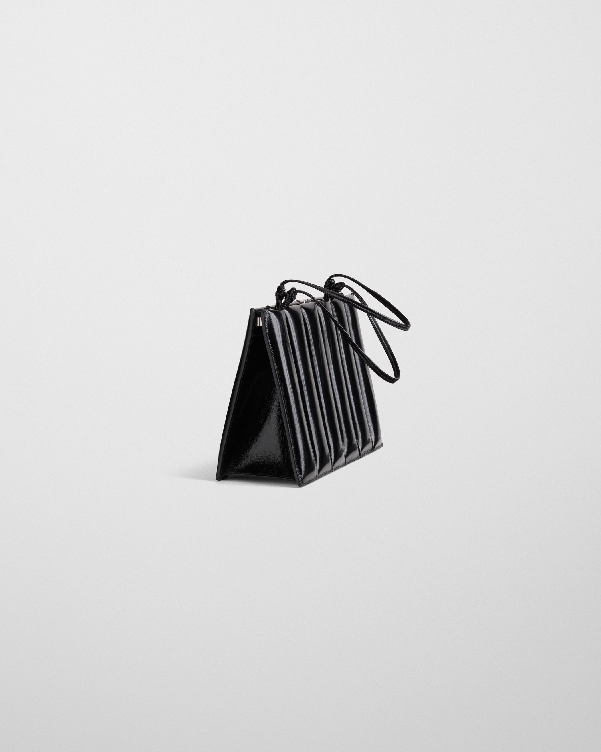 Side view image of the DRIVE BAG in black leather