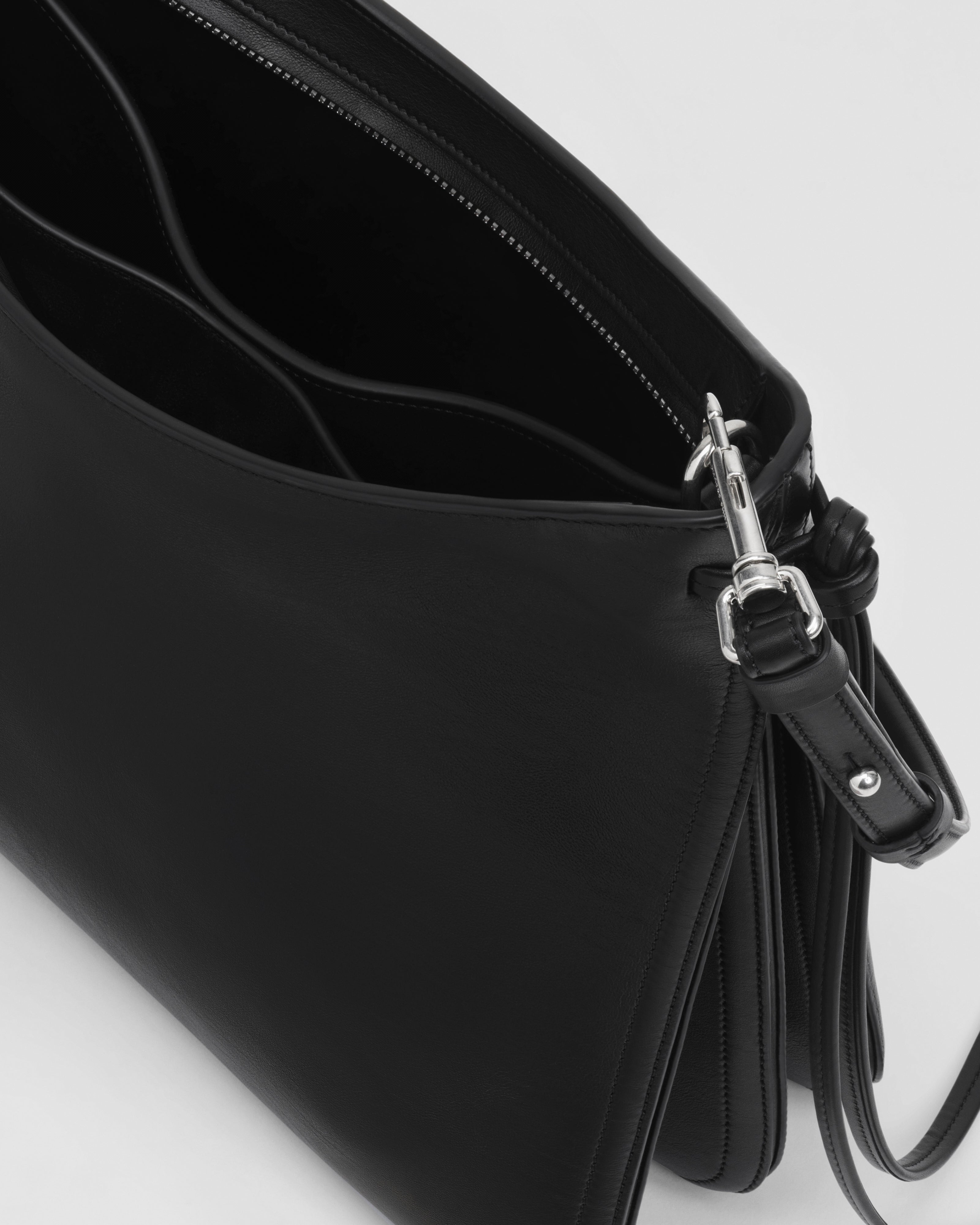 PHOEBE PHILO ブラック レザー ビジネスバッグ ショルダーバッグ PHOEBE PHILO | GIG BAG | BLACK LEATHER