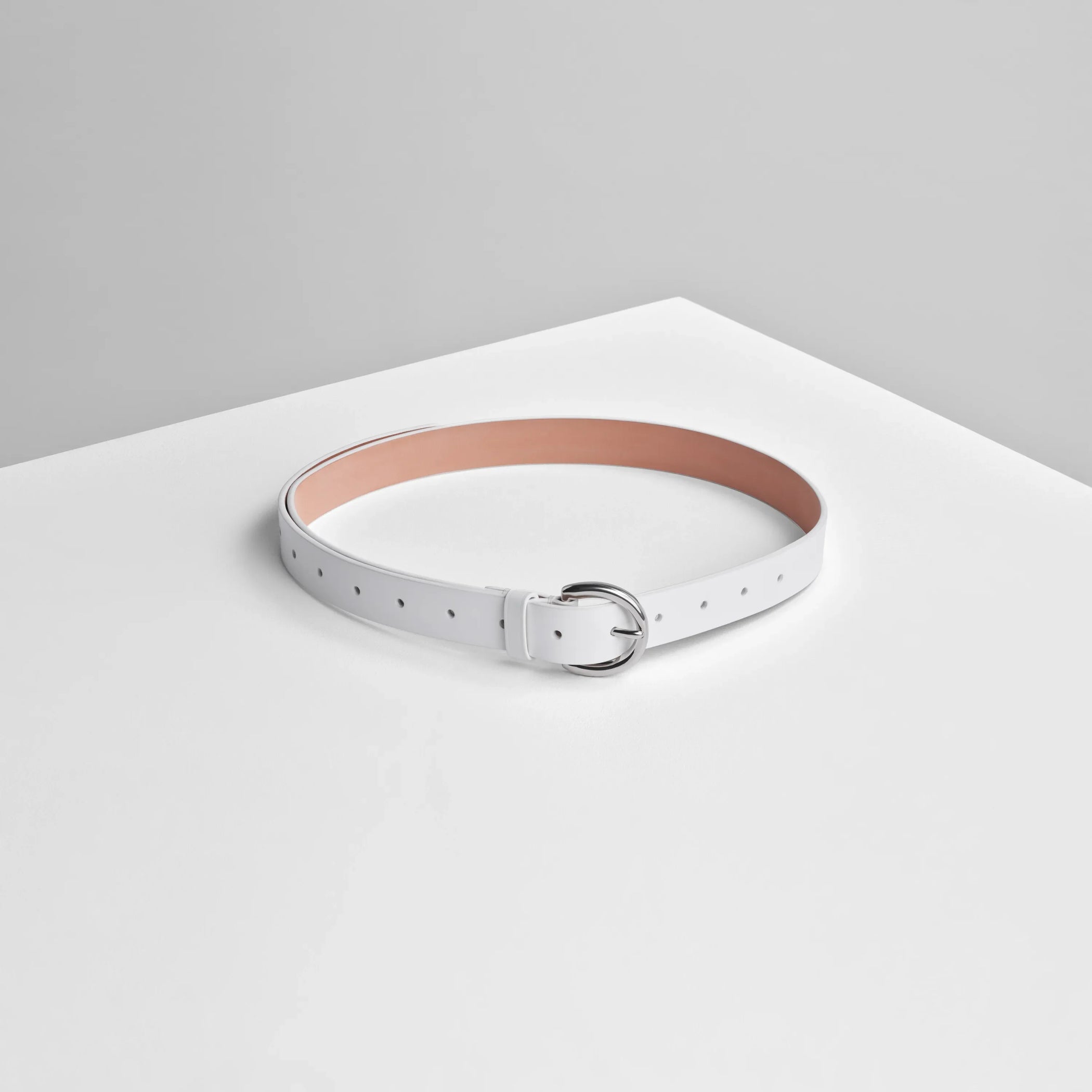 海外希少【PHOEBE PHILO】ラウンドバックルベルト 25mm 2カラー PHOEBE PHILO | ROUND BUCKLE BELT 25MM | BLACK LEATHER WITH