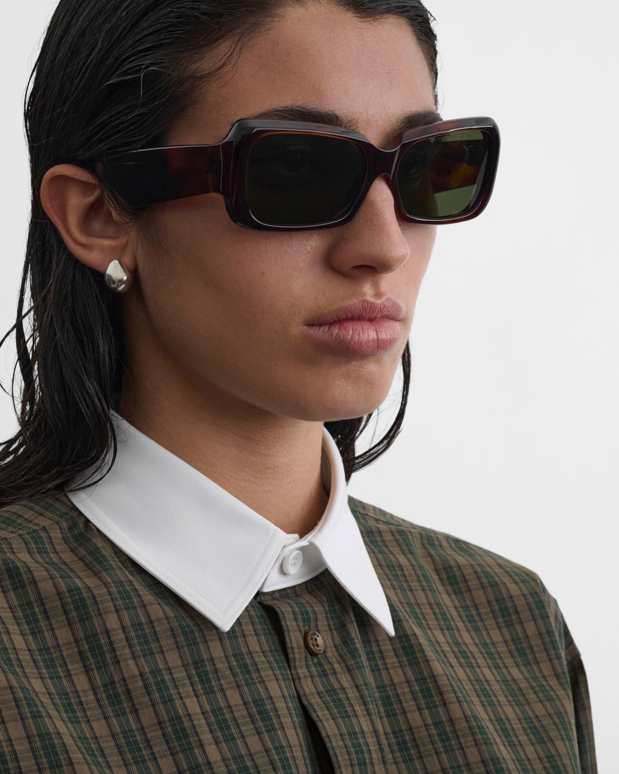 Close up view of model wearing SCORE SUNGLASSES in brown tortoiseshell acetate