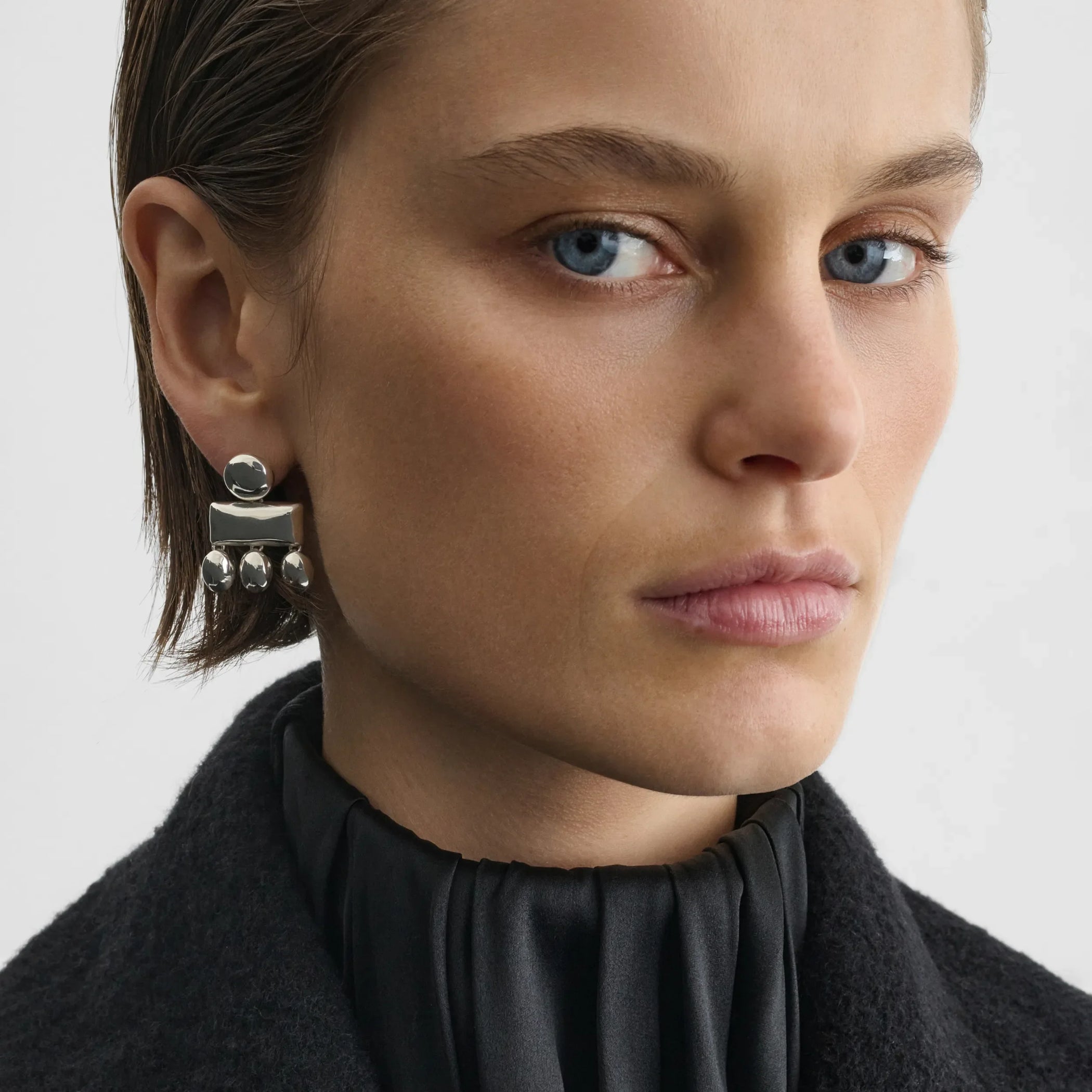 【存在感溢れる！】PHOEBE PHILO メダリオンディッシュ ピアス PHOEBE PHILO | ACCESSORIES