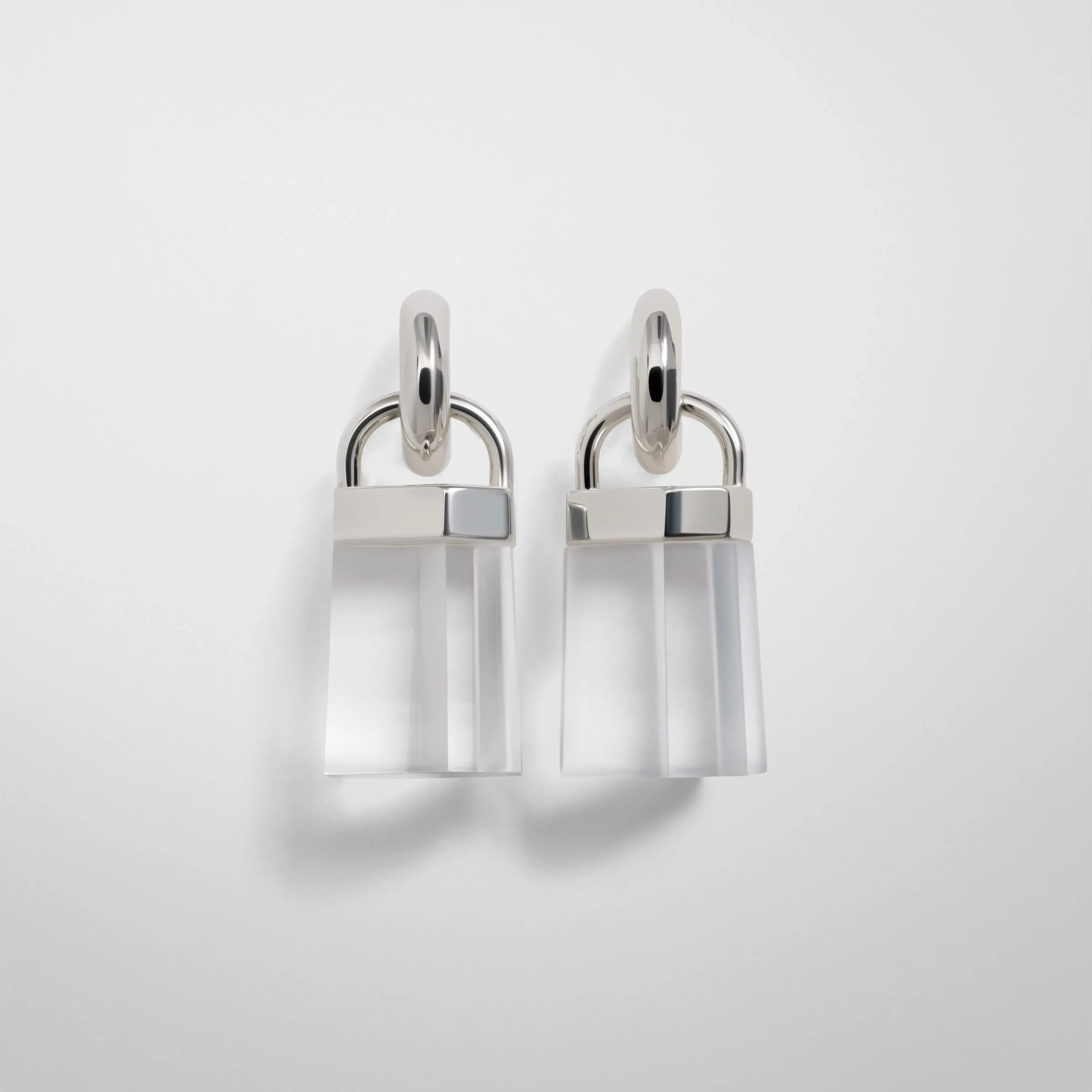 【PHOEBE PHILO】存在感◎Medallion ディッシュ ピアス PHOEBE PHILO | MEDALLION DISH EARRINGS | WHITE ENAMEL