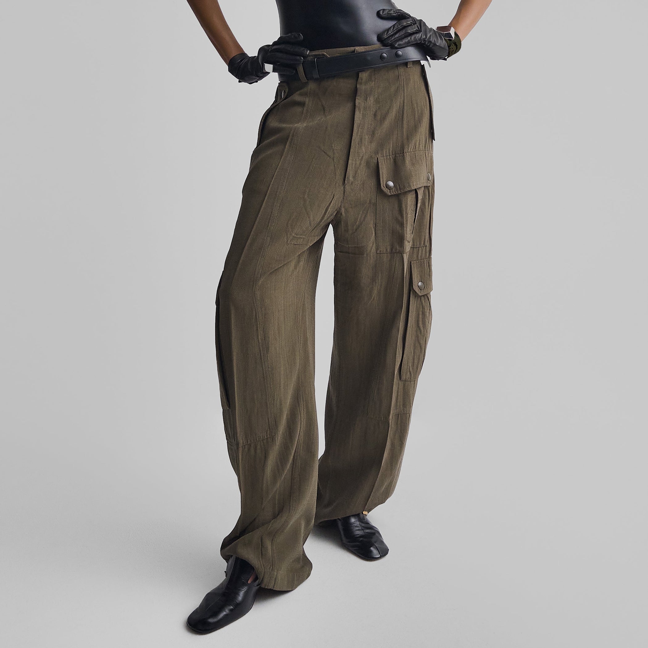 Front view of model wearing PATCH POCKET CARGO TROUSERS in shroom