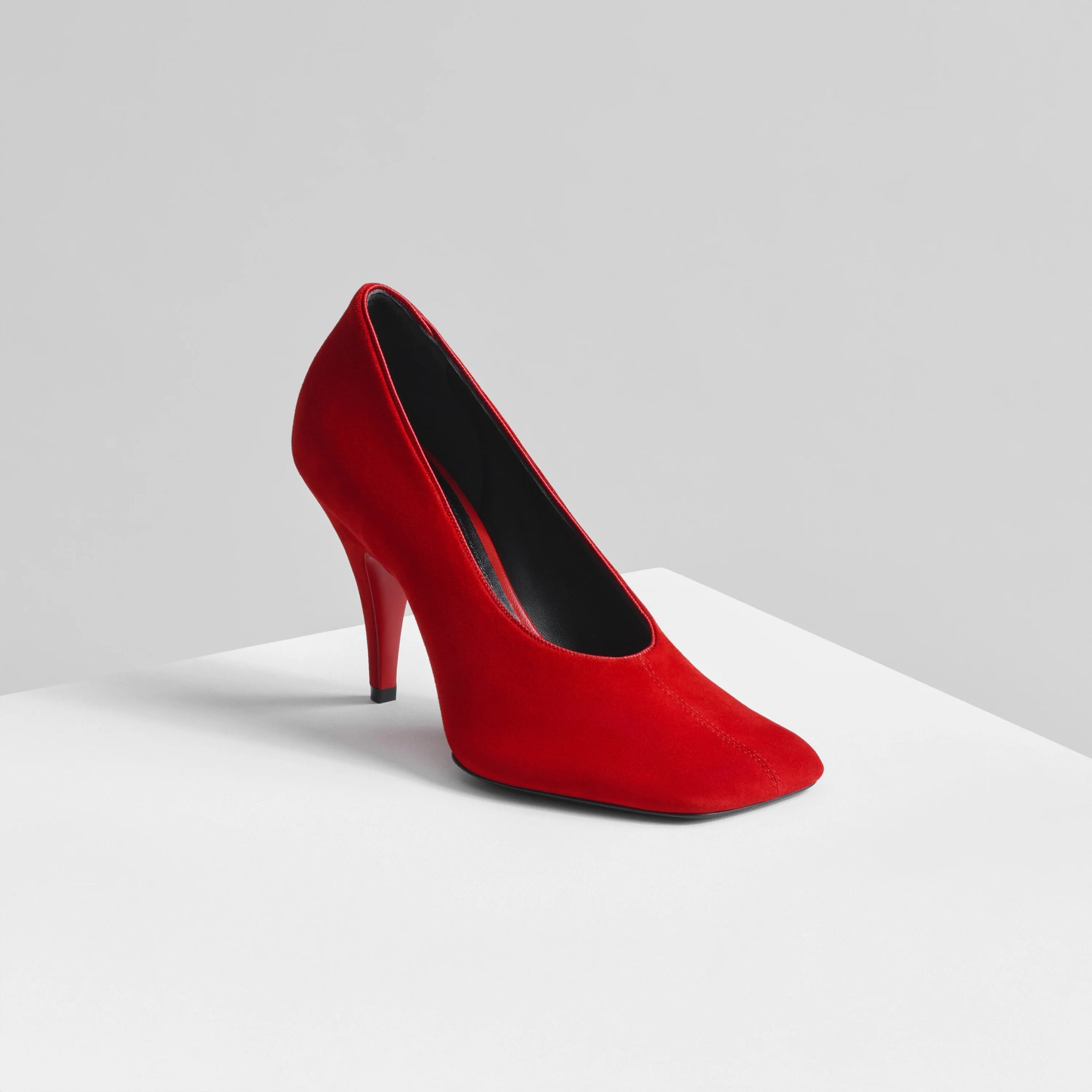 Edgy Contrast: Leather Jackets and Classic Pumps Shoes