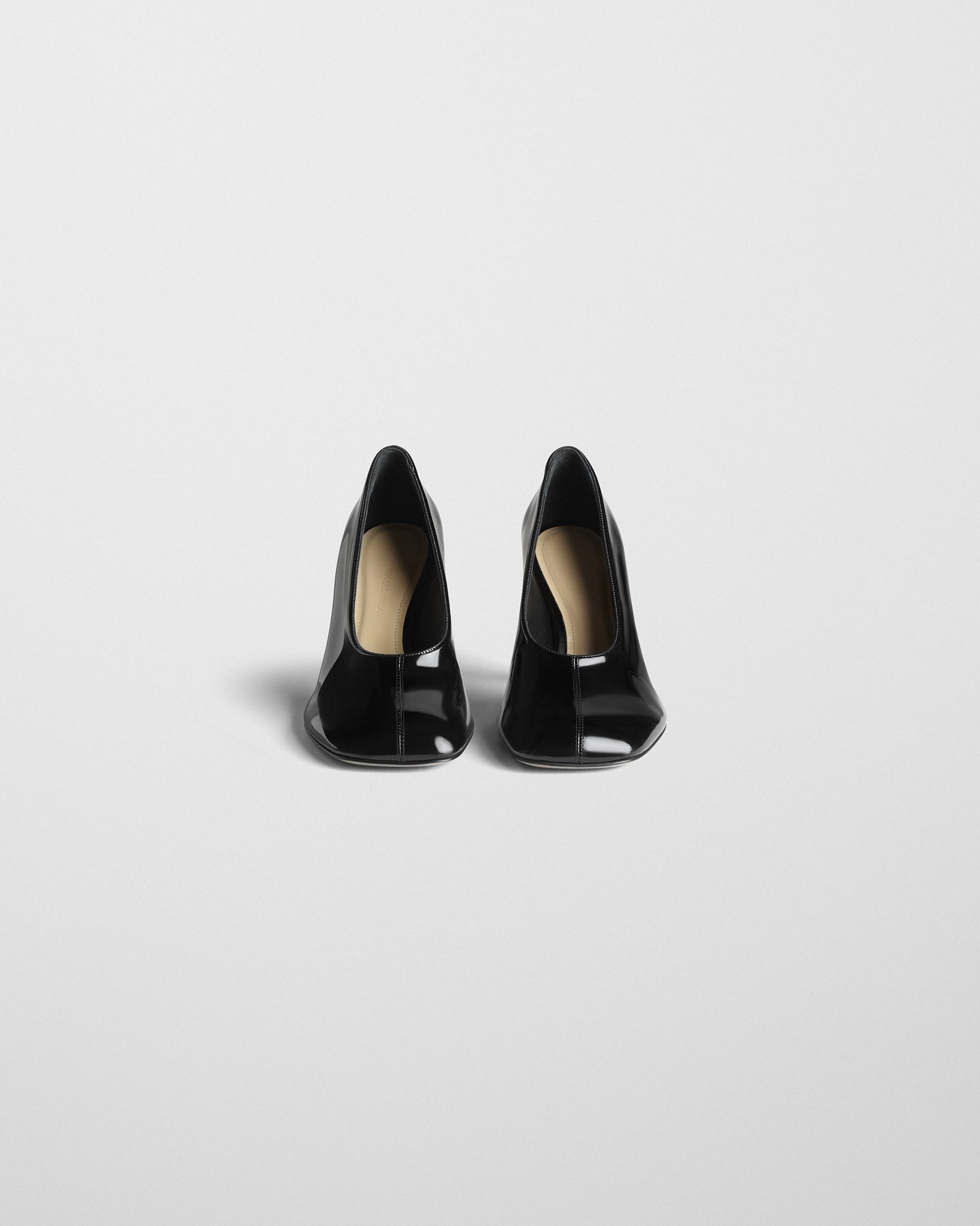 Front view of SOFT PUMP in black patent leather