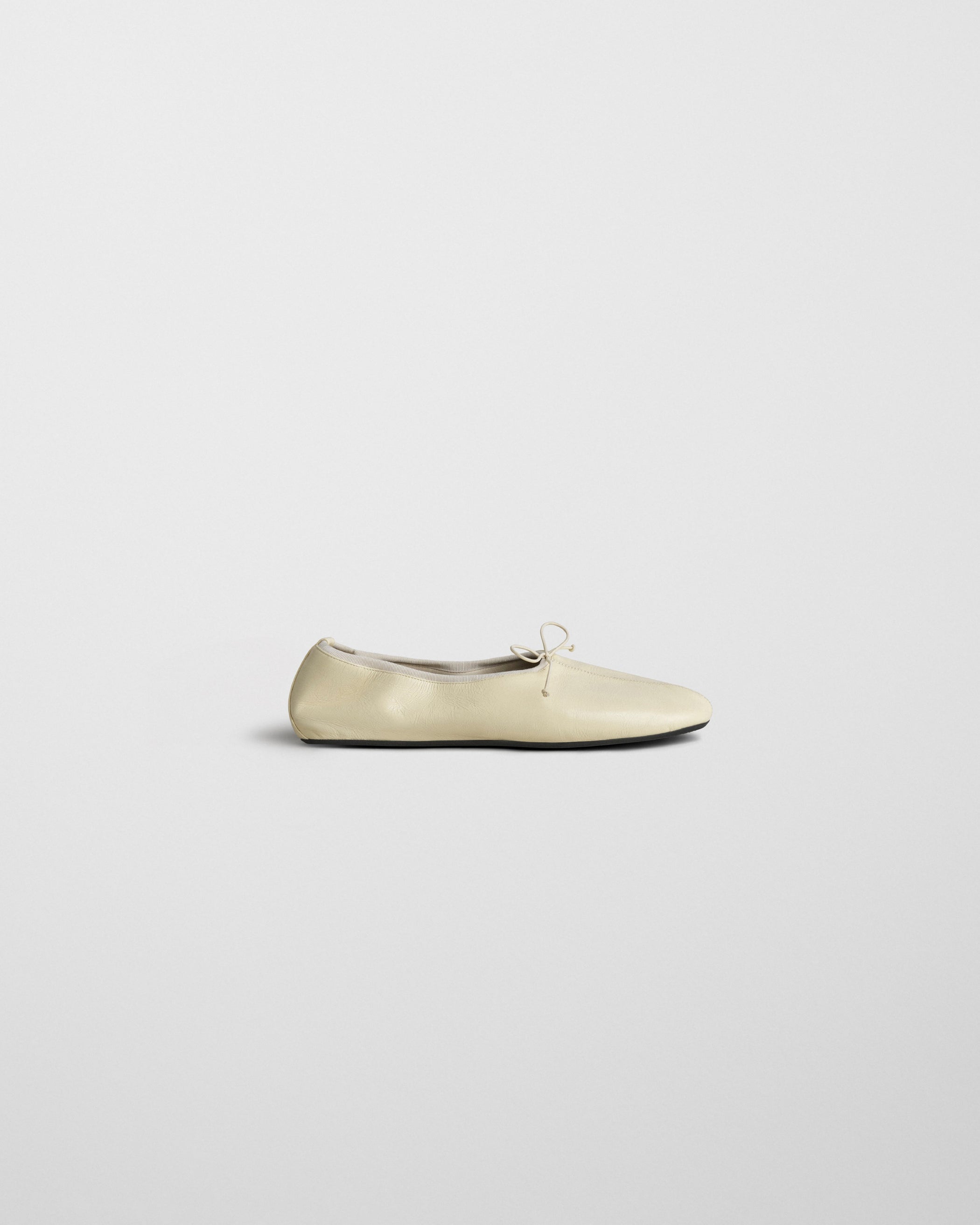 Side view of GATHERED FLAT in stucco leather