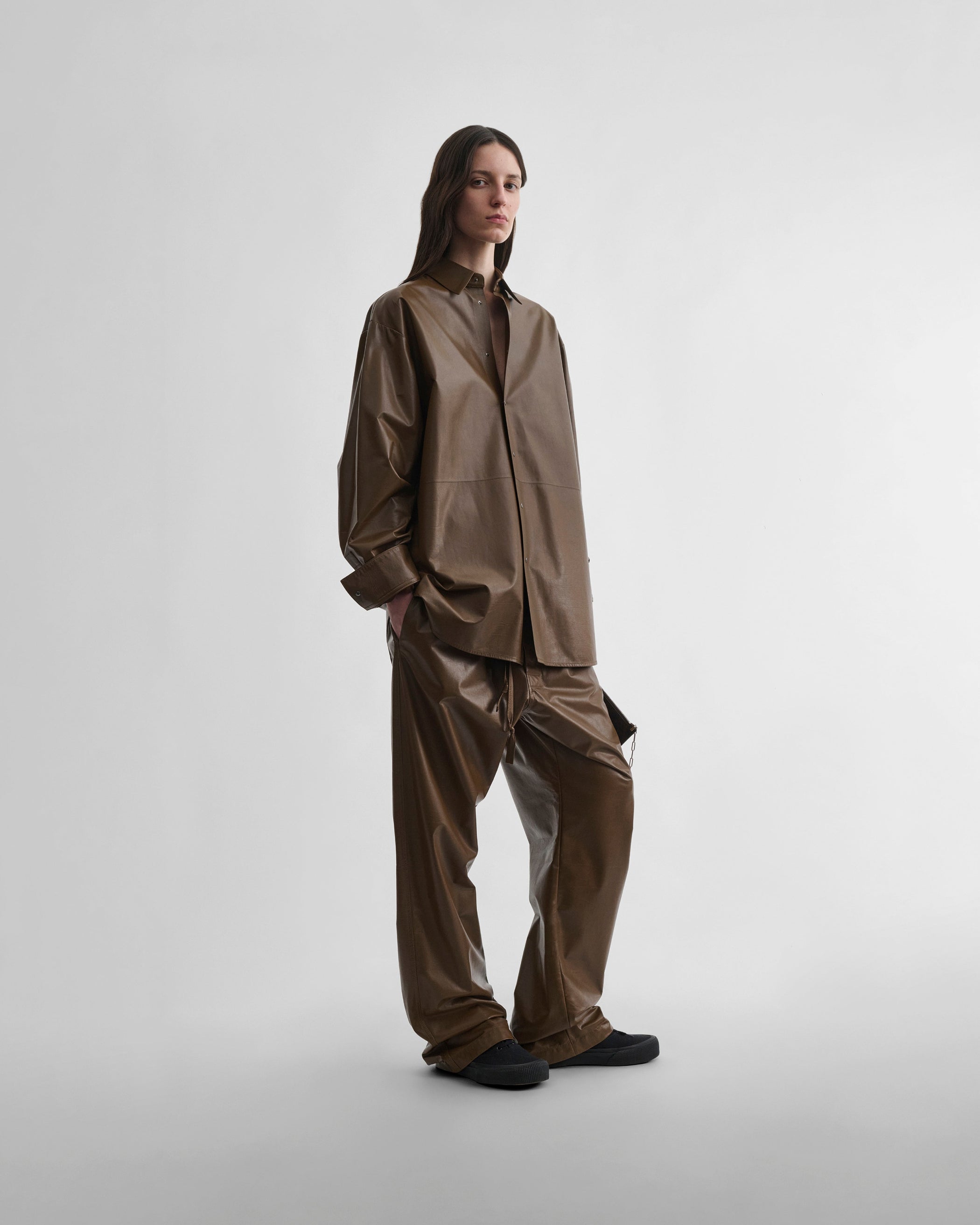 Front view of model wearing SHIRT in bronze leather