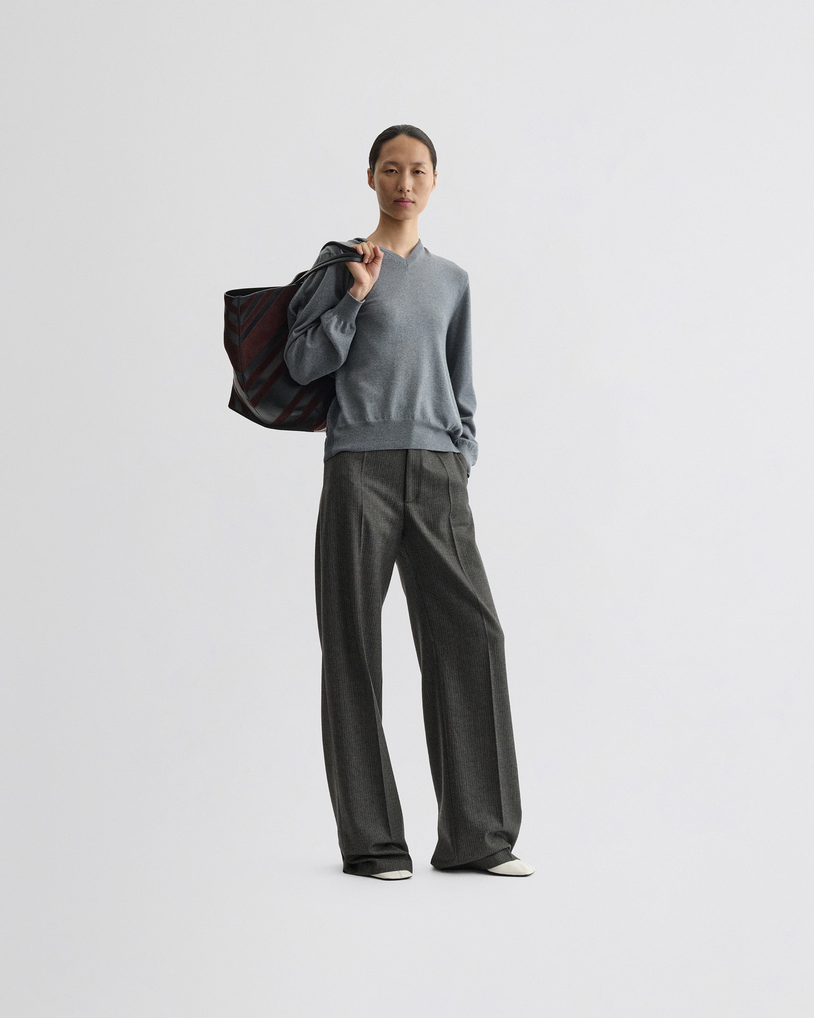 PHOEBE PHILO フィービーファイロ 25AW SHRUNK V-NECK SWEATER Vネックニットセーター CK102 YW4575 828TP ブラウン S PHOEBE PHILO フィービーファイロ 25AW SHRUNK V-NECK SWEATER Vネック
