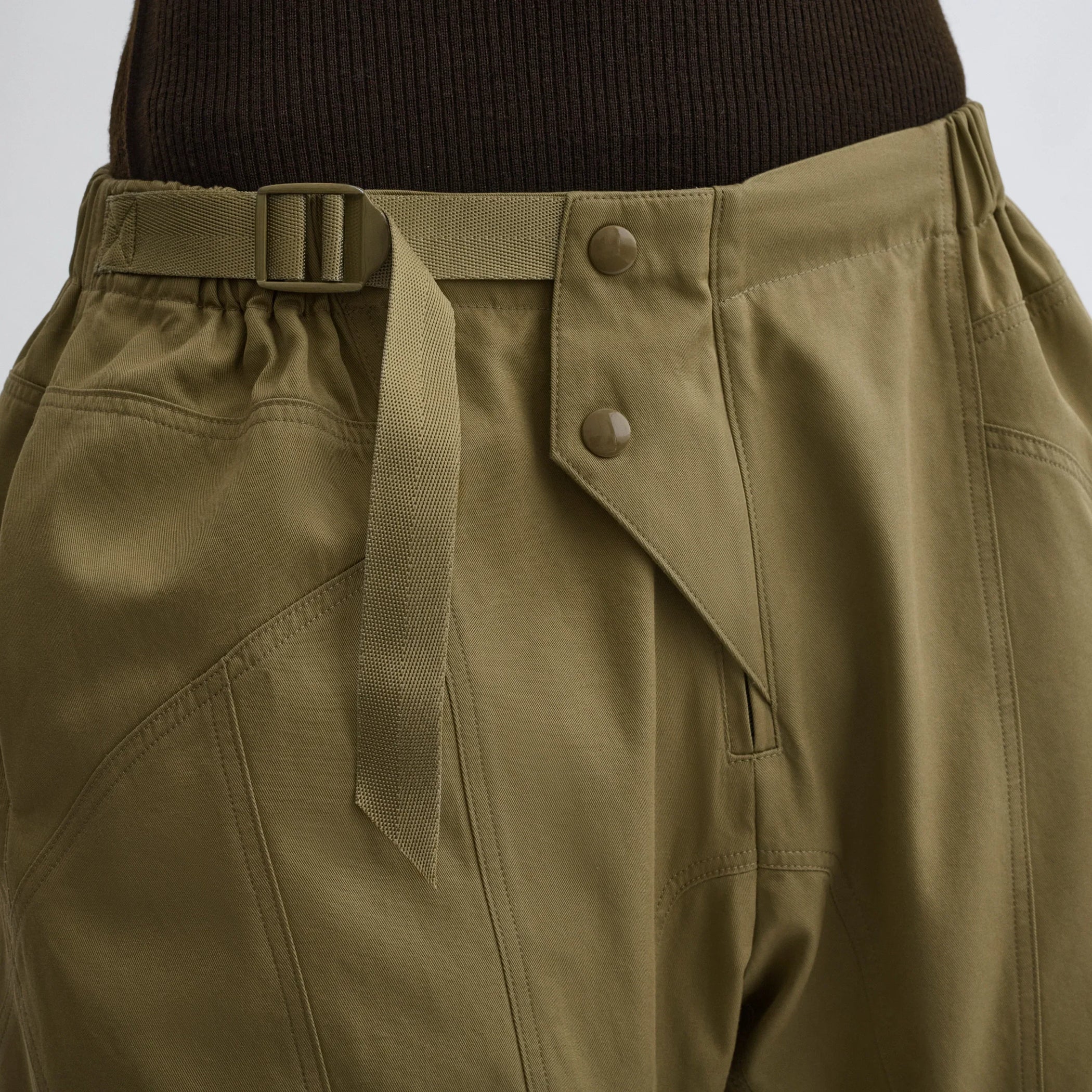 Detailed view of the BMX trousers in sage