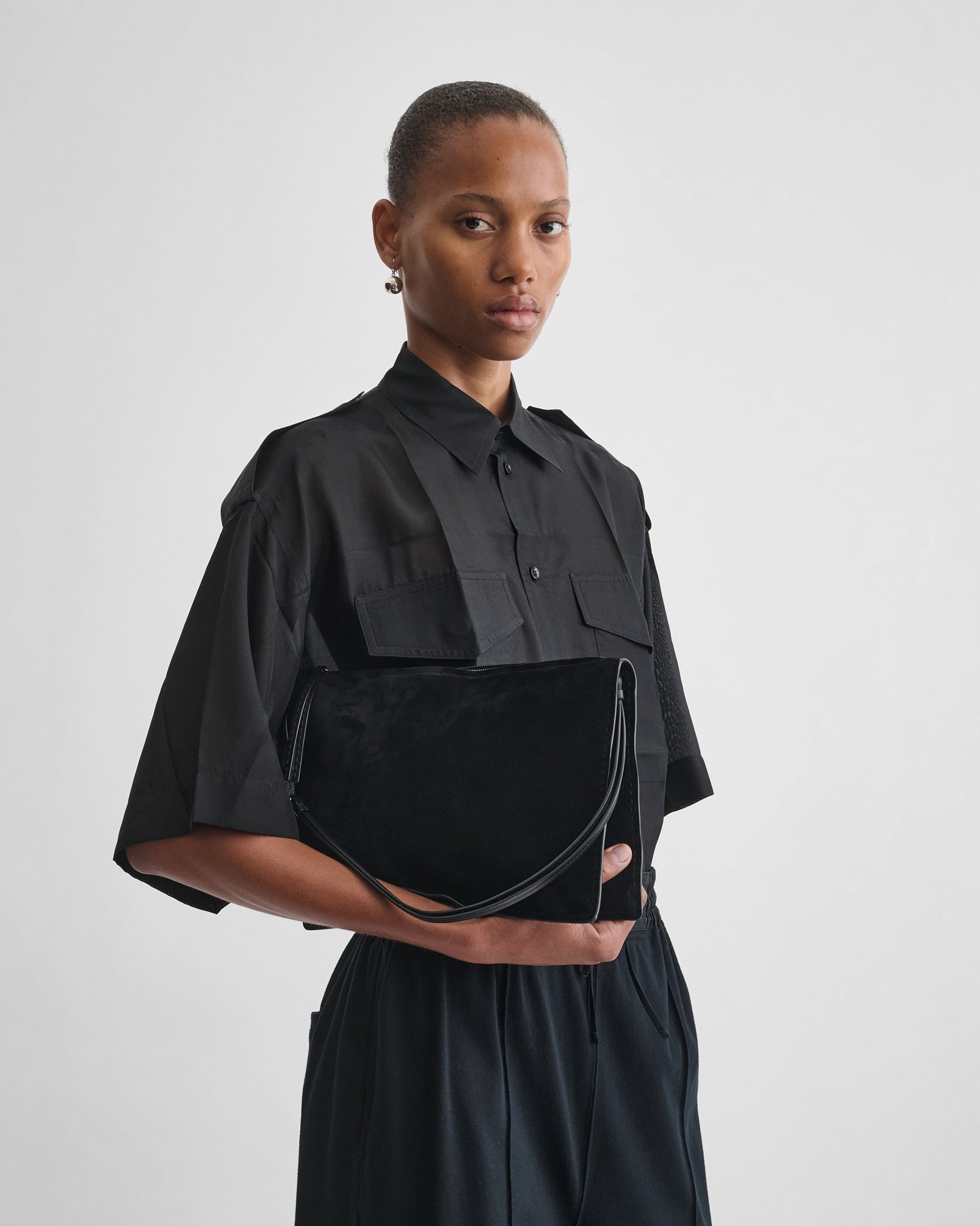 Front view of model wearing GLOVE POCHETTE in black suede.