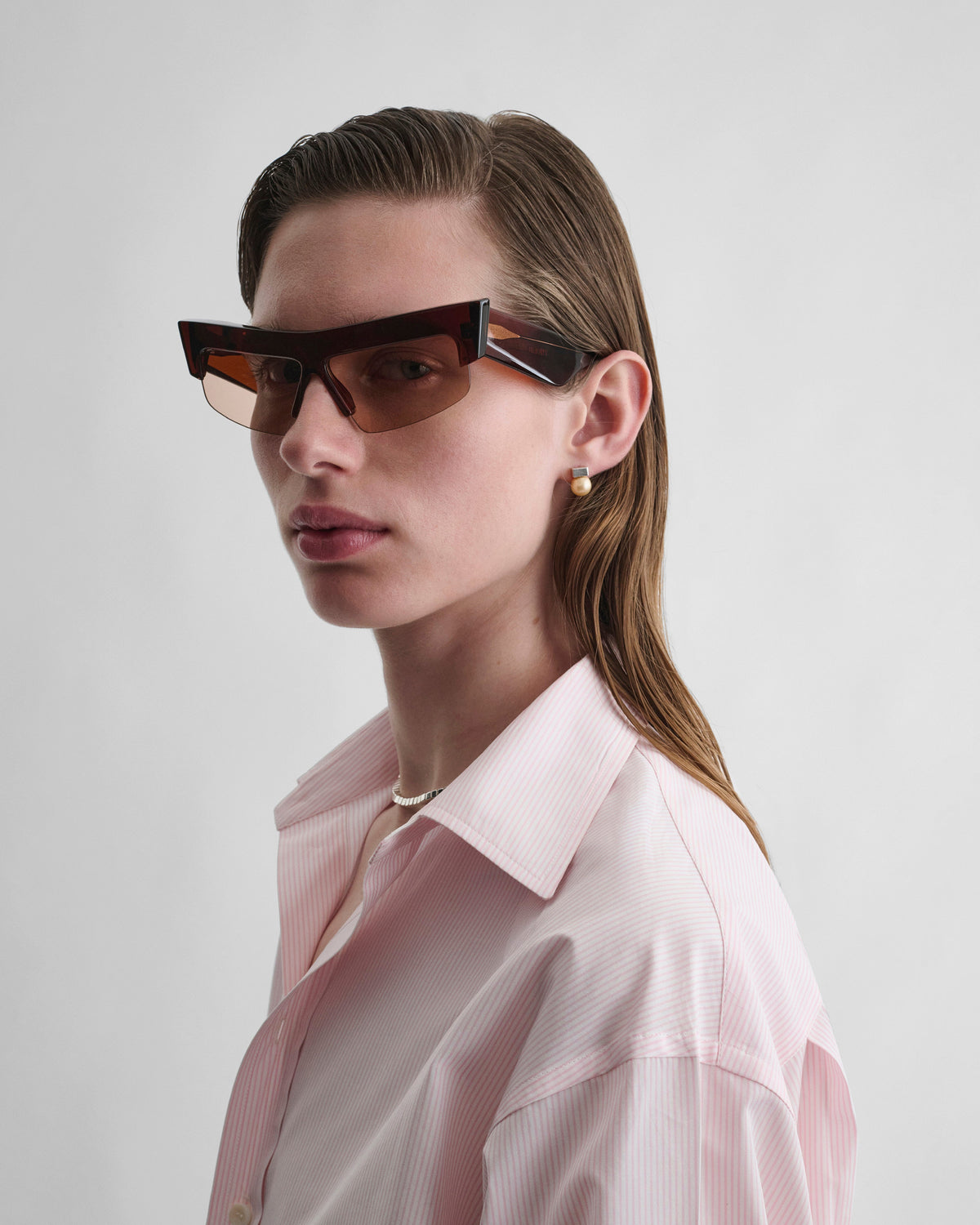 Front view of model wearing SLICED CRUISE SUNGLASSES in chestnut acetate