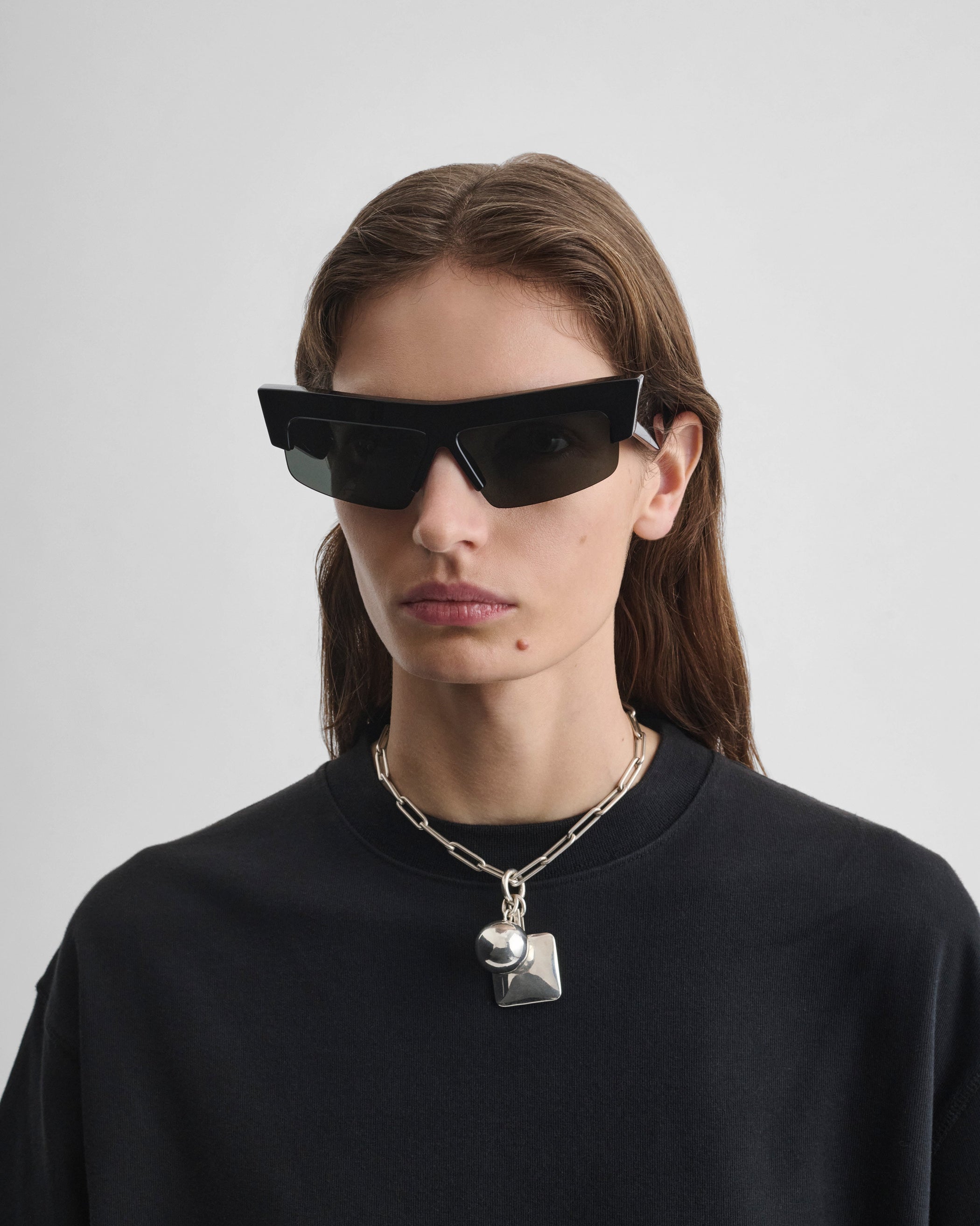 Front view of model wearing SLICED CRUISE in black acetate