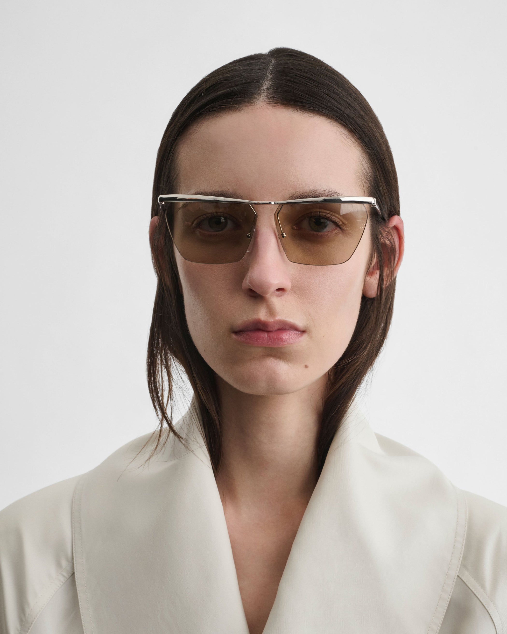 Front view of model wearing MONO METAL SUNGLASSES in palladium