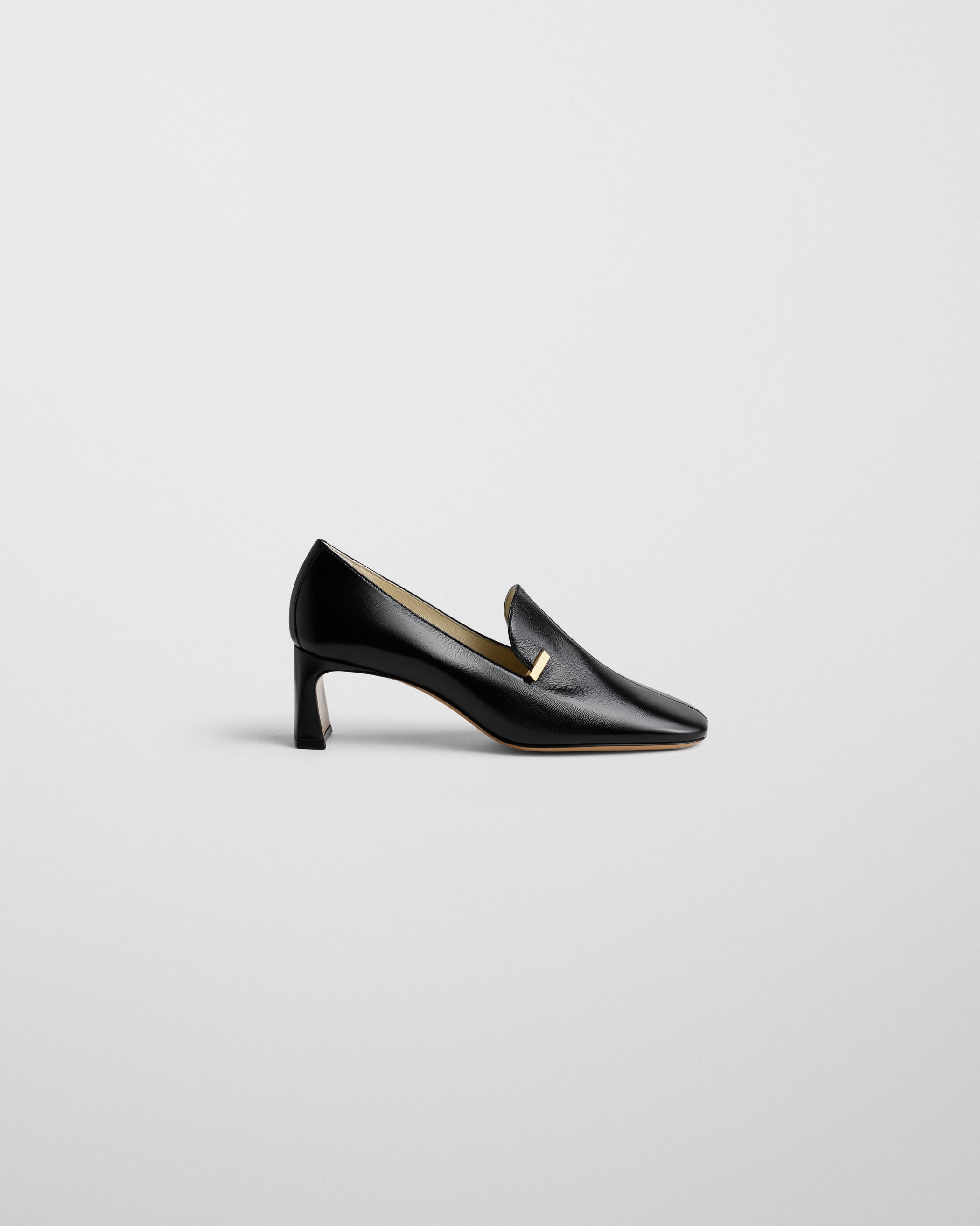 Side view of CLUB LOAFER 60 in black leather