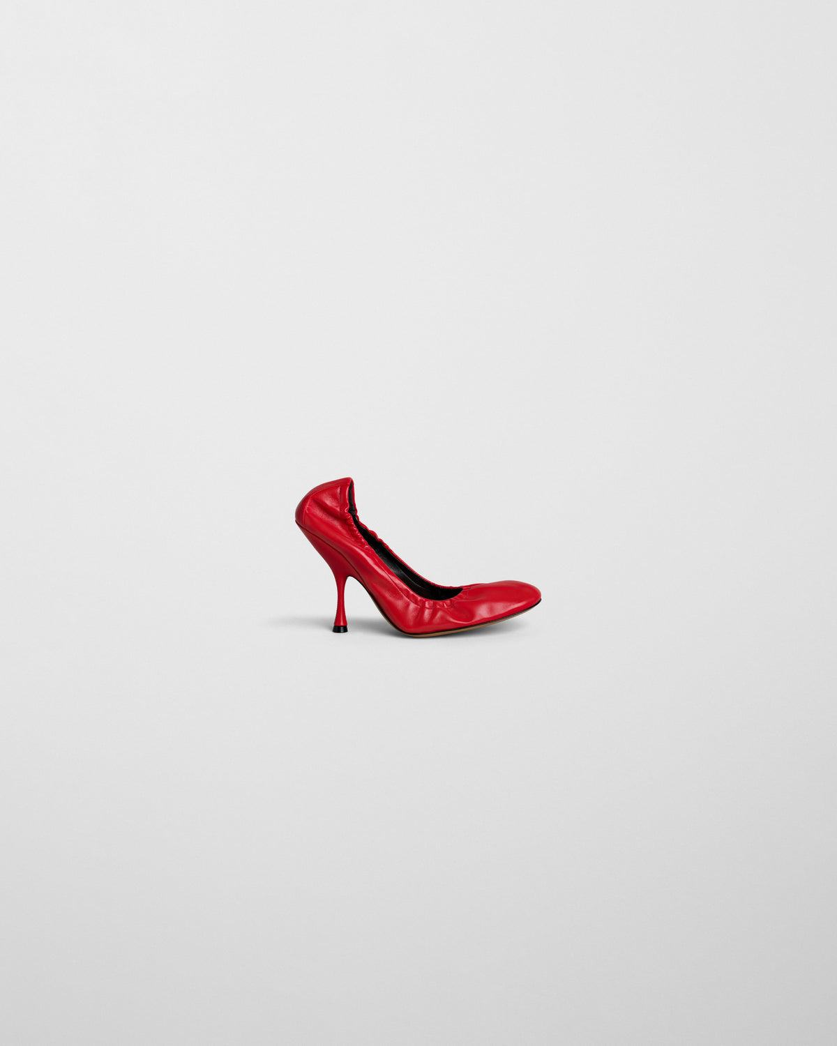 Side view of PUCKER PUMP 100 in bright red leather