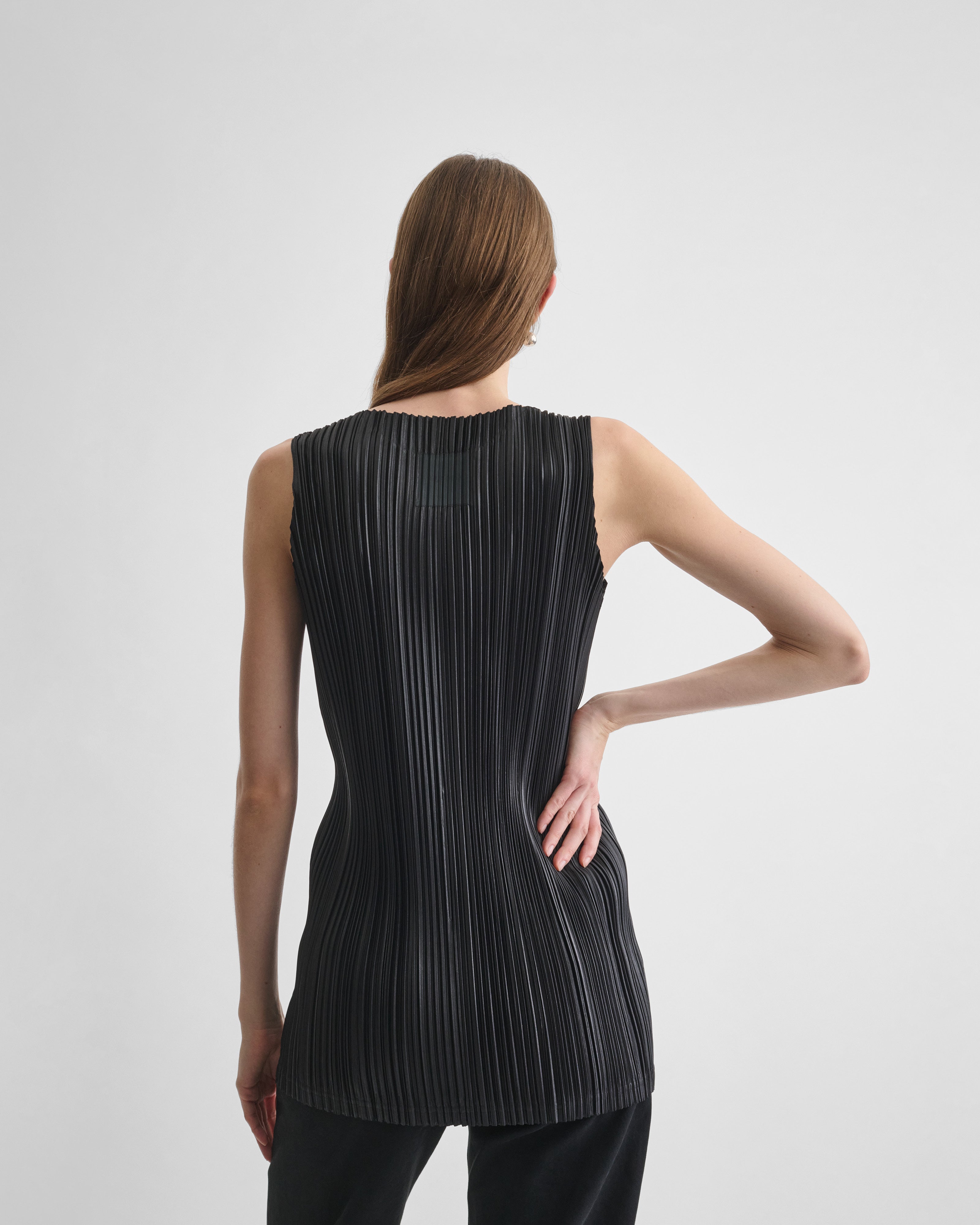 PHOEBE PHILO | RAZOR PLEAT TANK | BLACK POLYESTER