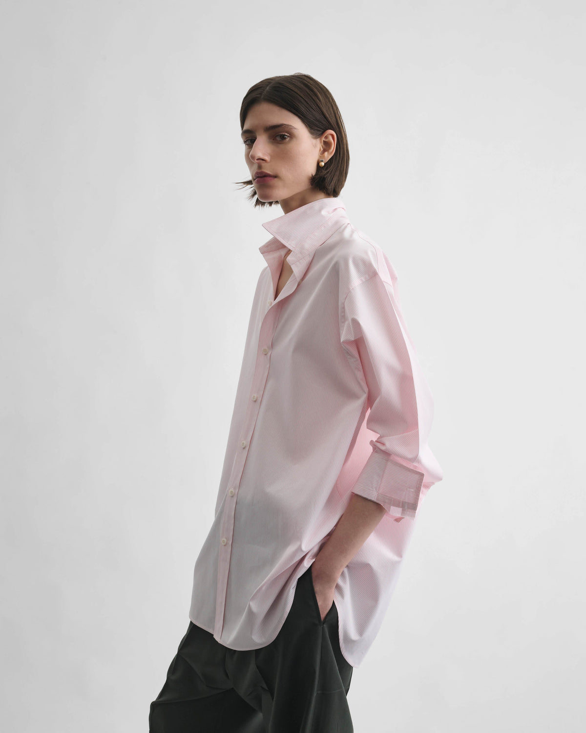 Side view of model wearing MEN'S SHIRT in pink cotton