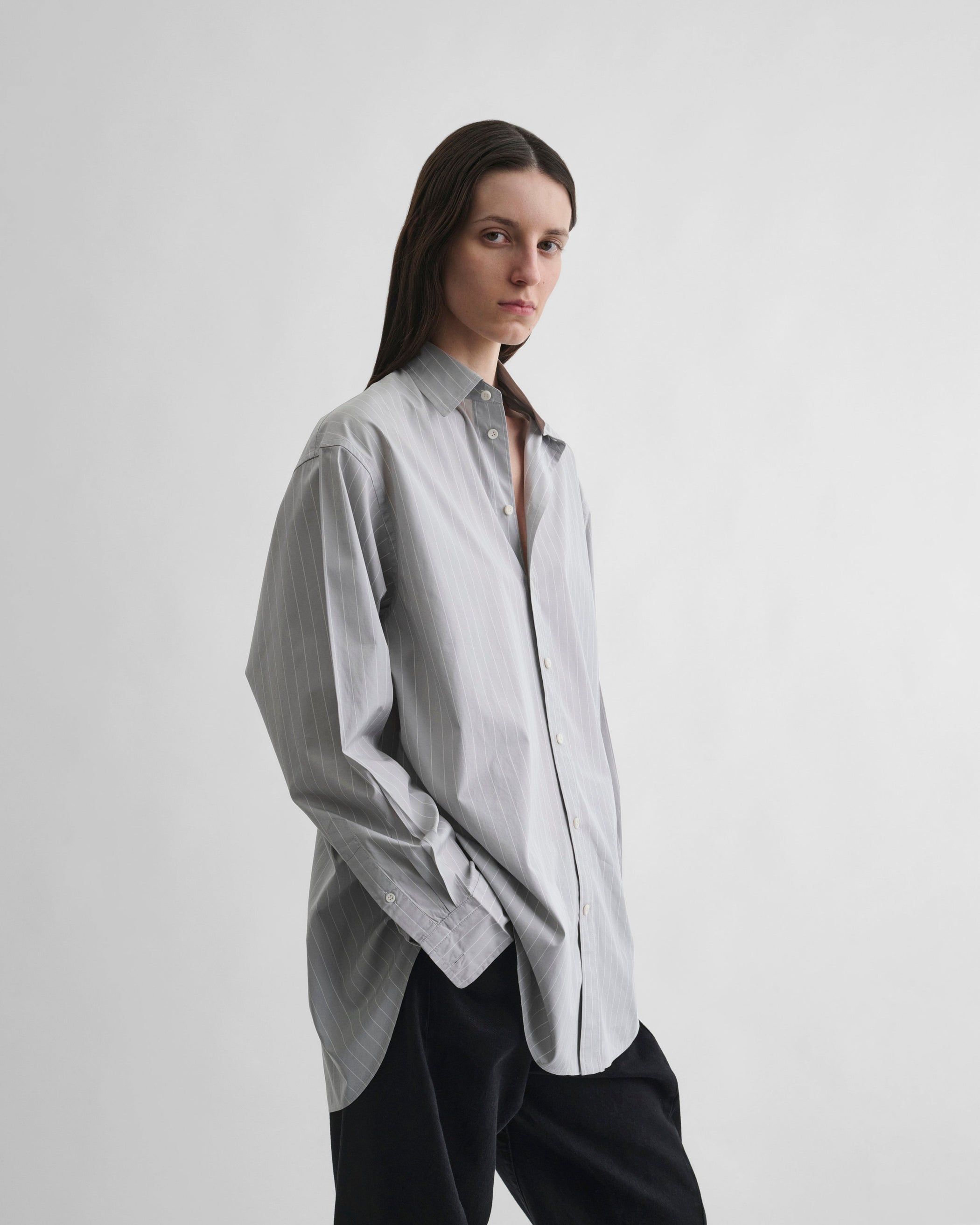 Front close view of model wearing MEN'S SHIRT in soft grey cotton