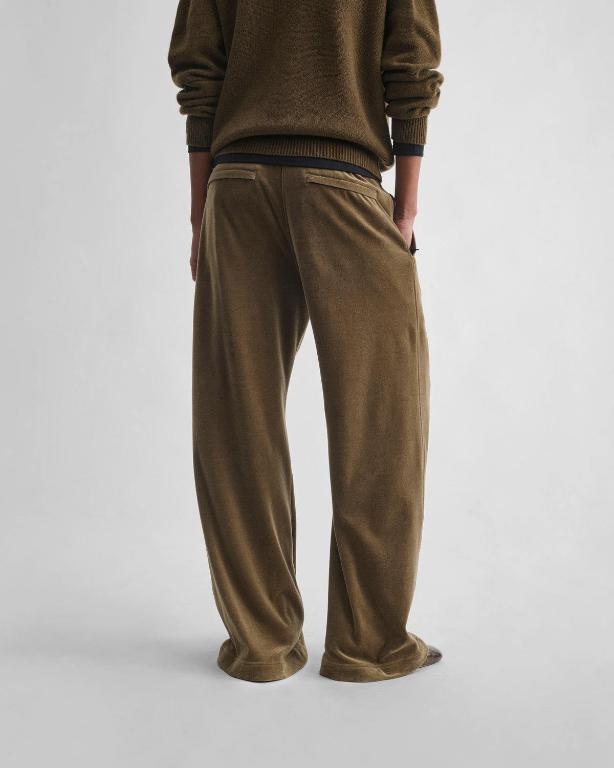Back view of model wearing VELVETEEN JOGGERS in bronze velour